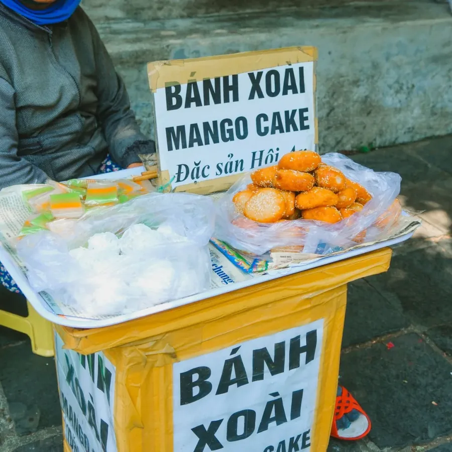 Bàn ăn tại Phạm Thị Điểu